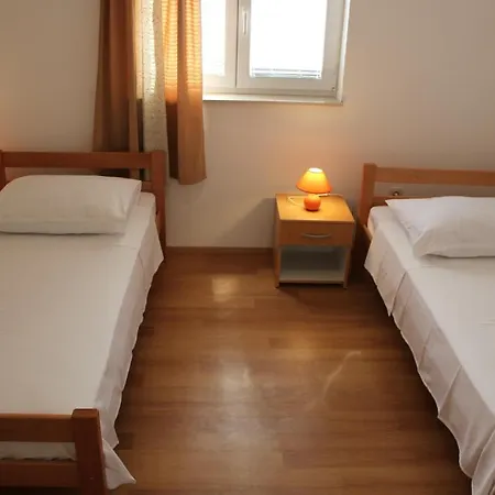 Lucic * Brodarica (Sibenik-Knin)