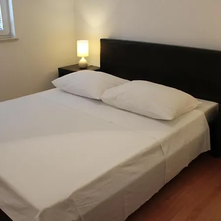 Apartment Lucic *